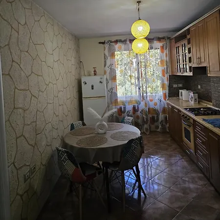 Arlo Nest Apartman *