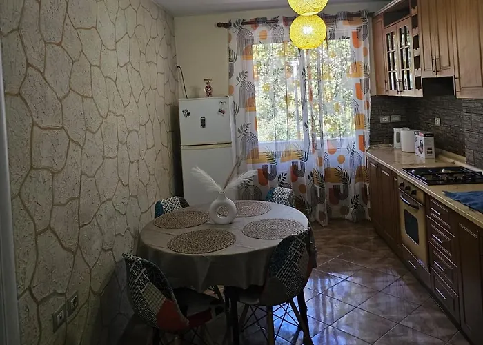 Arlo Nest Apartment *